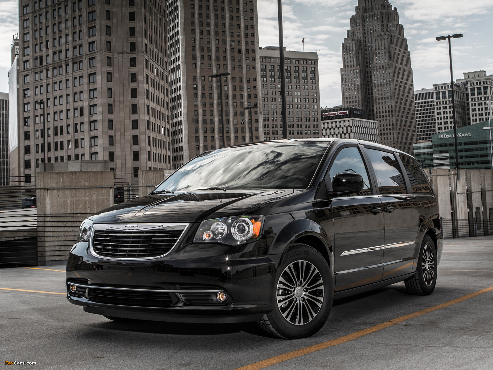 Pictures of Chrysler Town & Country S 2012 (1600 x 1200)
