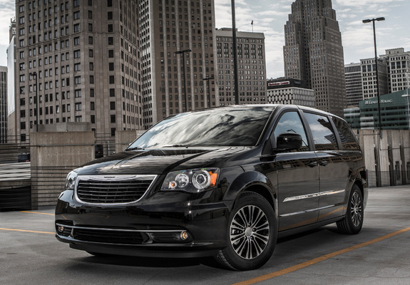 Pictures of Chrysler Town & Country S 2012