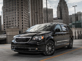 Pictures of Chrysler Town & Country S 2012