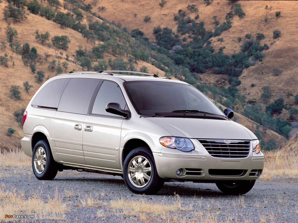 Pictures of Chrysler Town & Country 2004–07 (1024 x 768)
