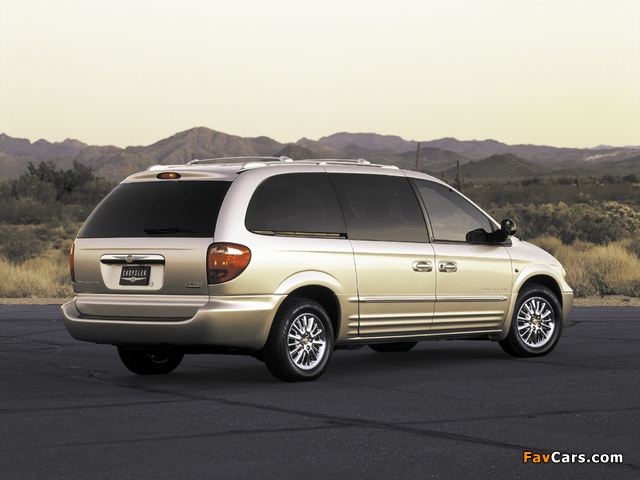 Chrysler Town & Country 2000–04 wallpapers (640 x 480)