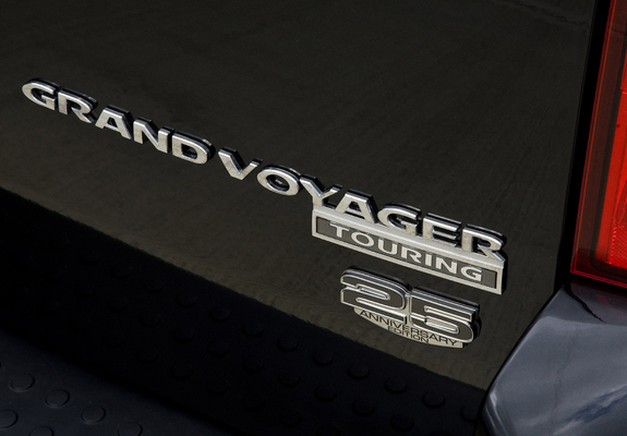 Chrysler Grand Voyager Touring 25th Anniversary 2009 images