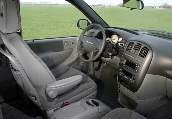Images of Chrysler Voyager 2004–07