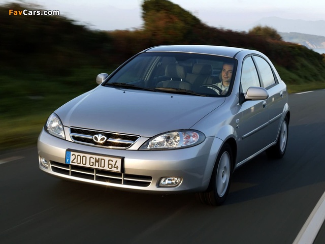 Daewoo Lacetti Hatchback CDX 2004–09 wallpapers (640 x 480)