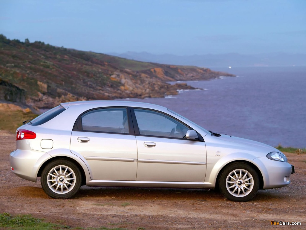 Daewoo Lacetti Hatchback CDX 2004–09 wallpapers (1024 x 768)