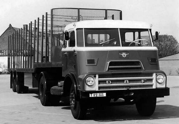 DAF 2000 DO Tractor 1965–70 images
