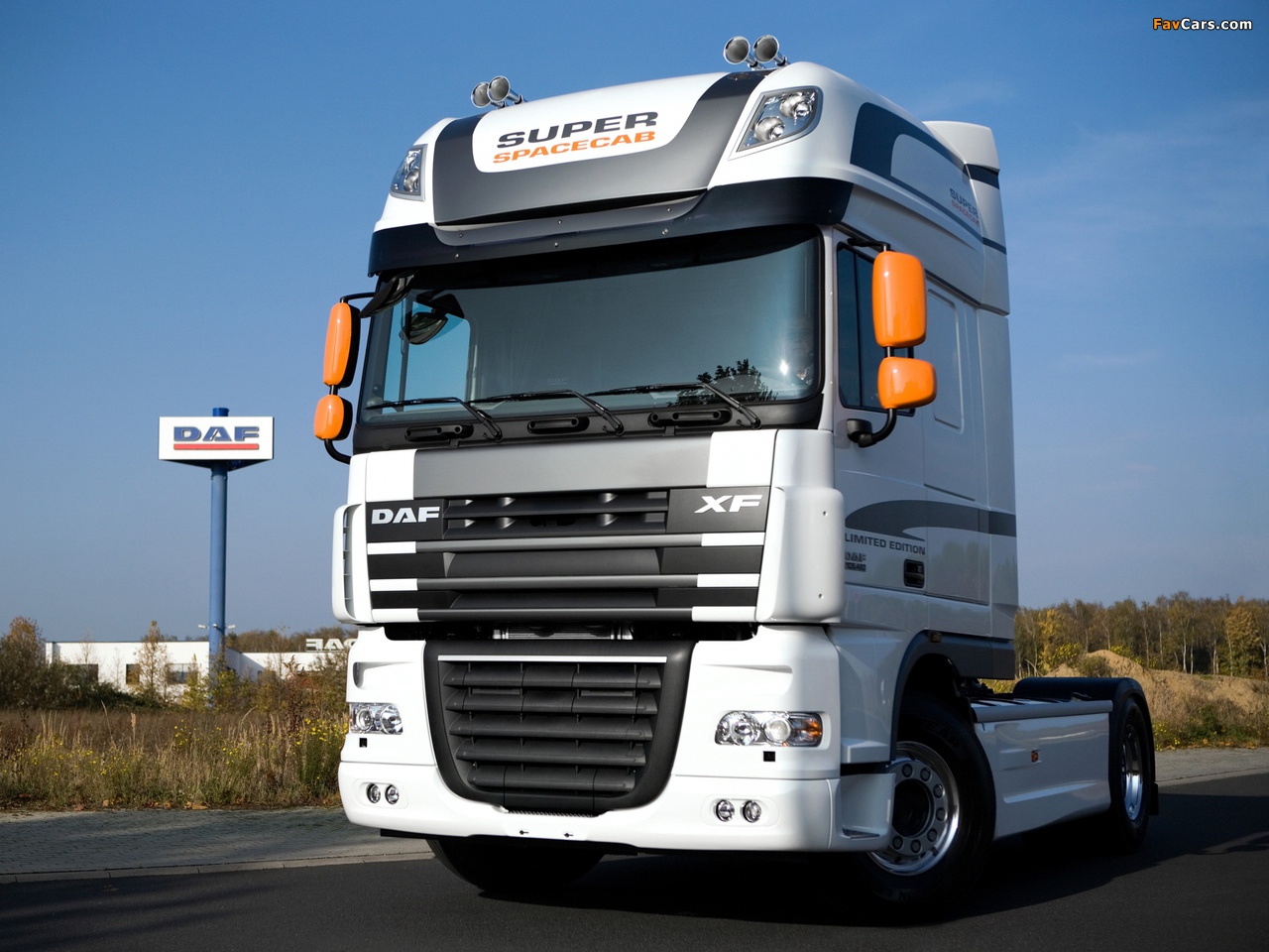 DAF XF105 White Edition 2009 wallpapers (1280 x 960)