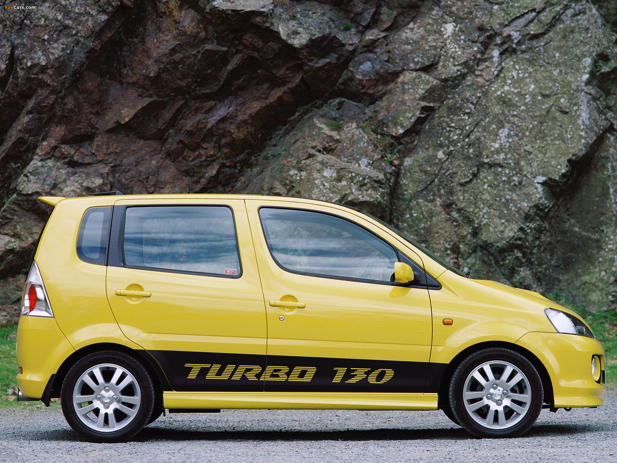 Pictures of Daihatsu YRV Turbo 2001–06 (2048 x 1536)