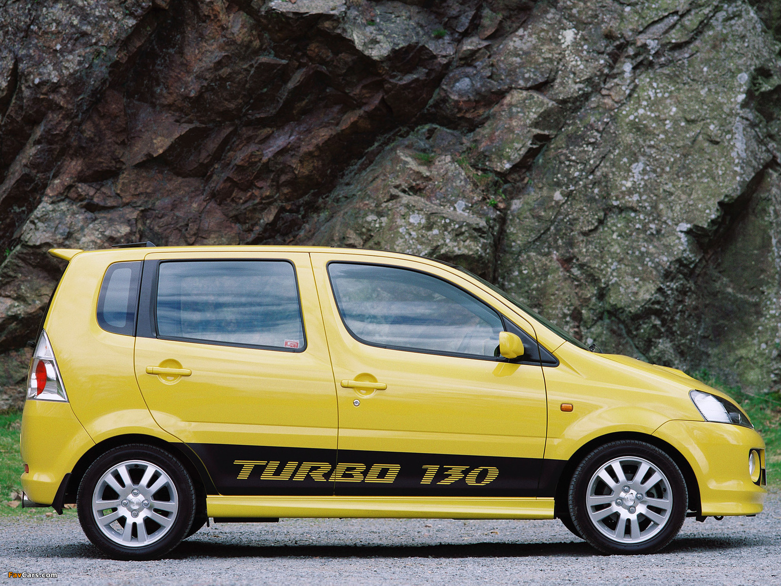 Pictures of Daihatsu YRV Turbo 2001–06 (1600 x 1200)