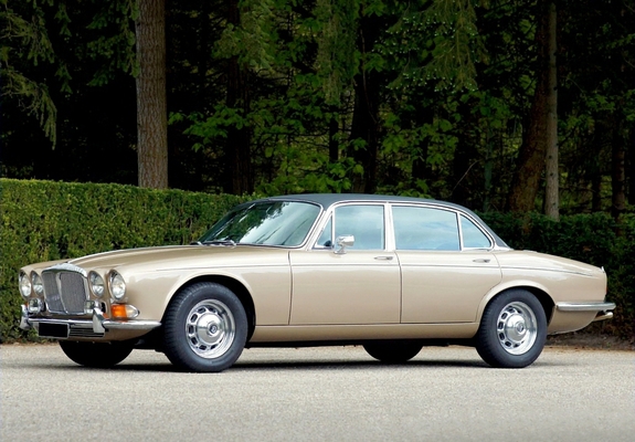 Pictures of Daimler Double Six Vanden Plas 1972–73
