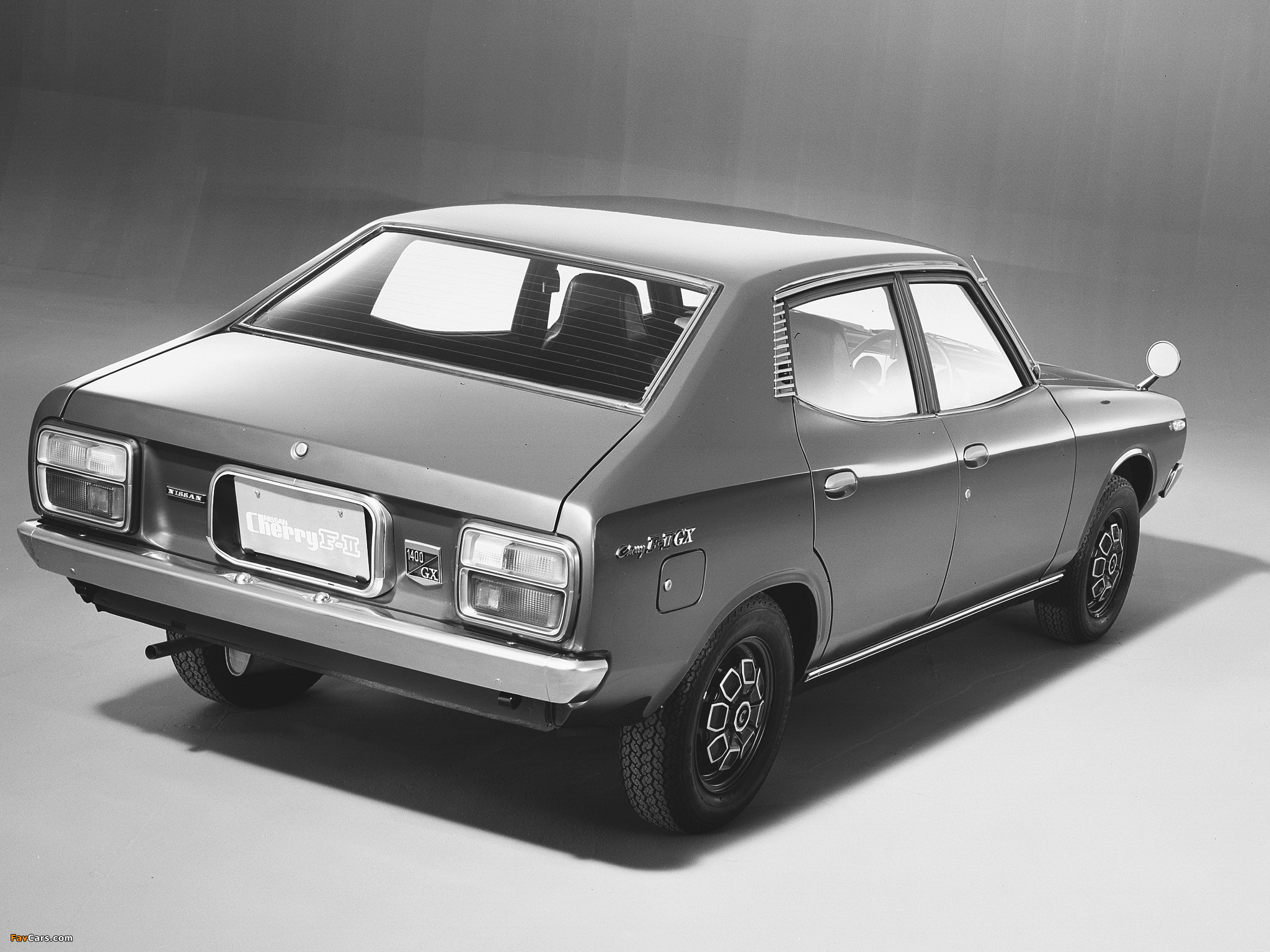 Pictures of Nissan Cherry F-II 4-door Sedan (F10) 1974–78 (2048 x 1536)