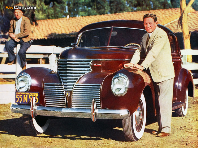 DeSoto Deluxe 4-door Touring Sedan 1939 wallpapers (640 x 480)
