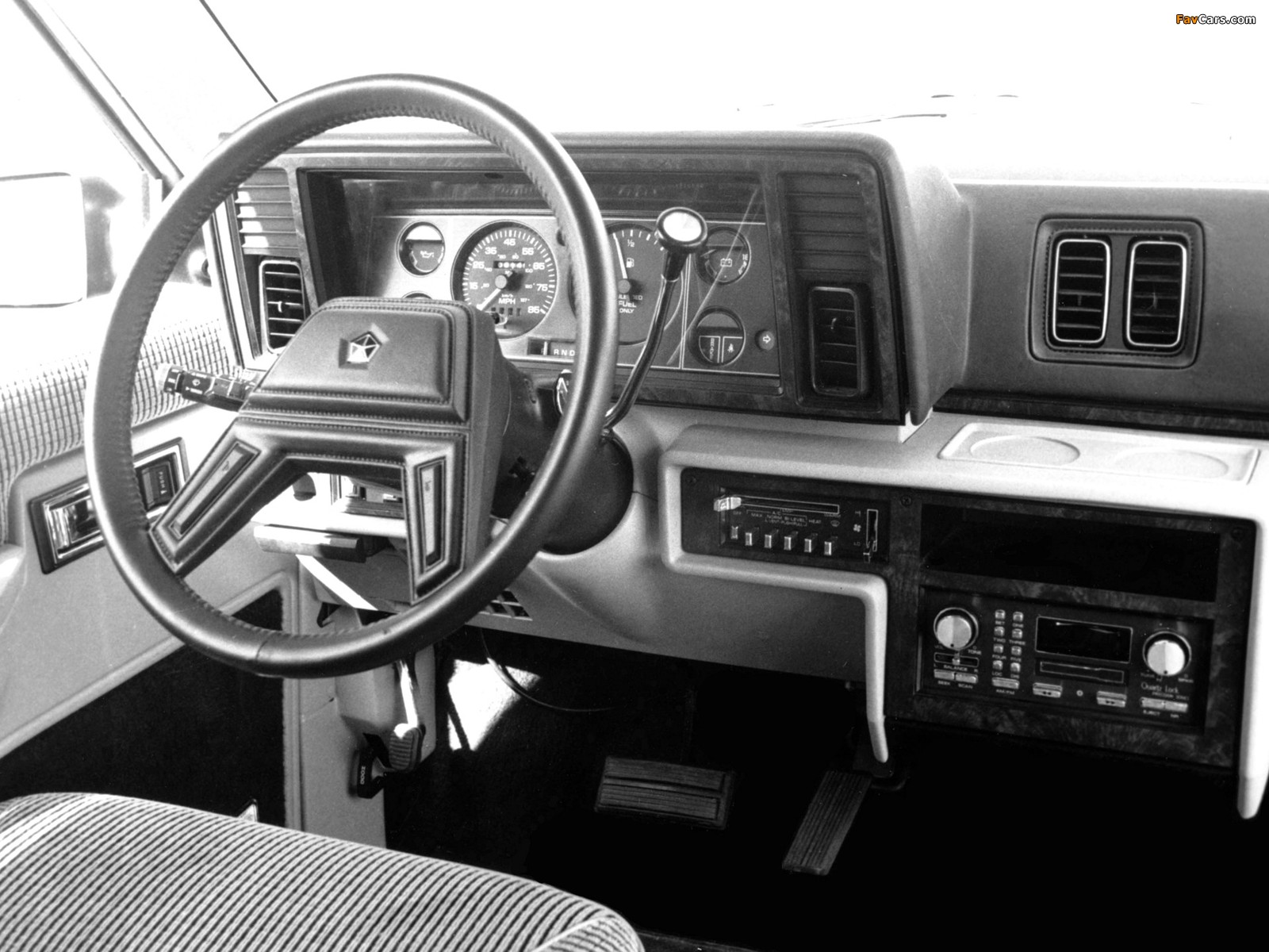 Images of Dodge Caravan 1984–87 (1600 x 1200)