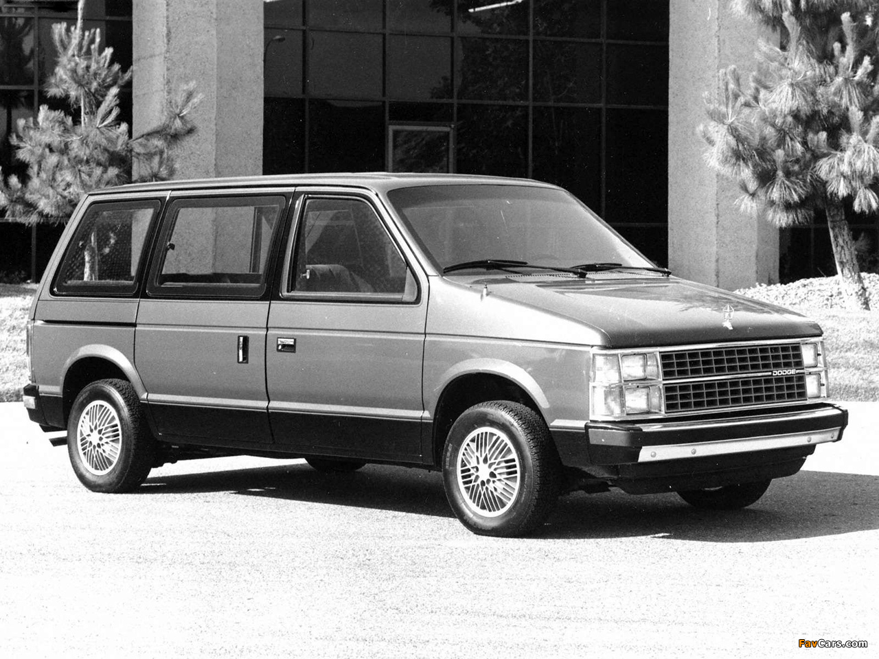 Photos of Dodge Caravan 1984–87 (1280 x 960)