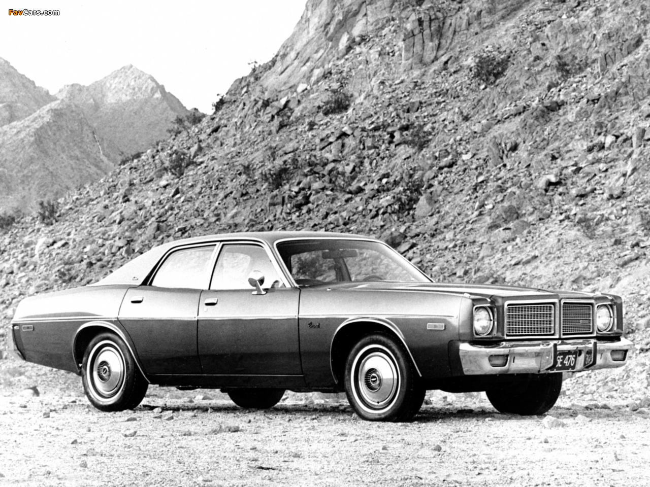Photos of Dodge Coronet Sedan 1976 (1280 x 960)