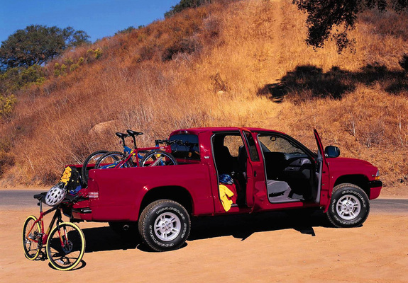 Dodge Dakota Sport Quad Cab 2000–04 photos