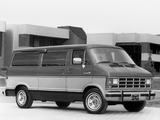 Pictures of Dodge Ram Wagon 1986–93