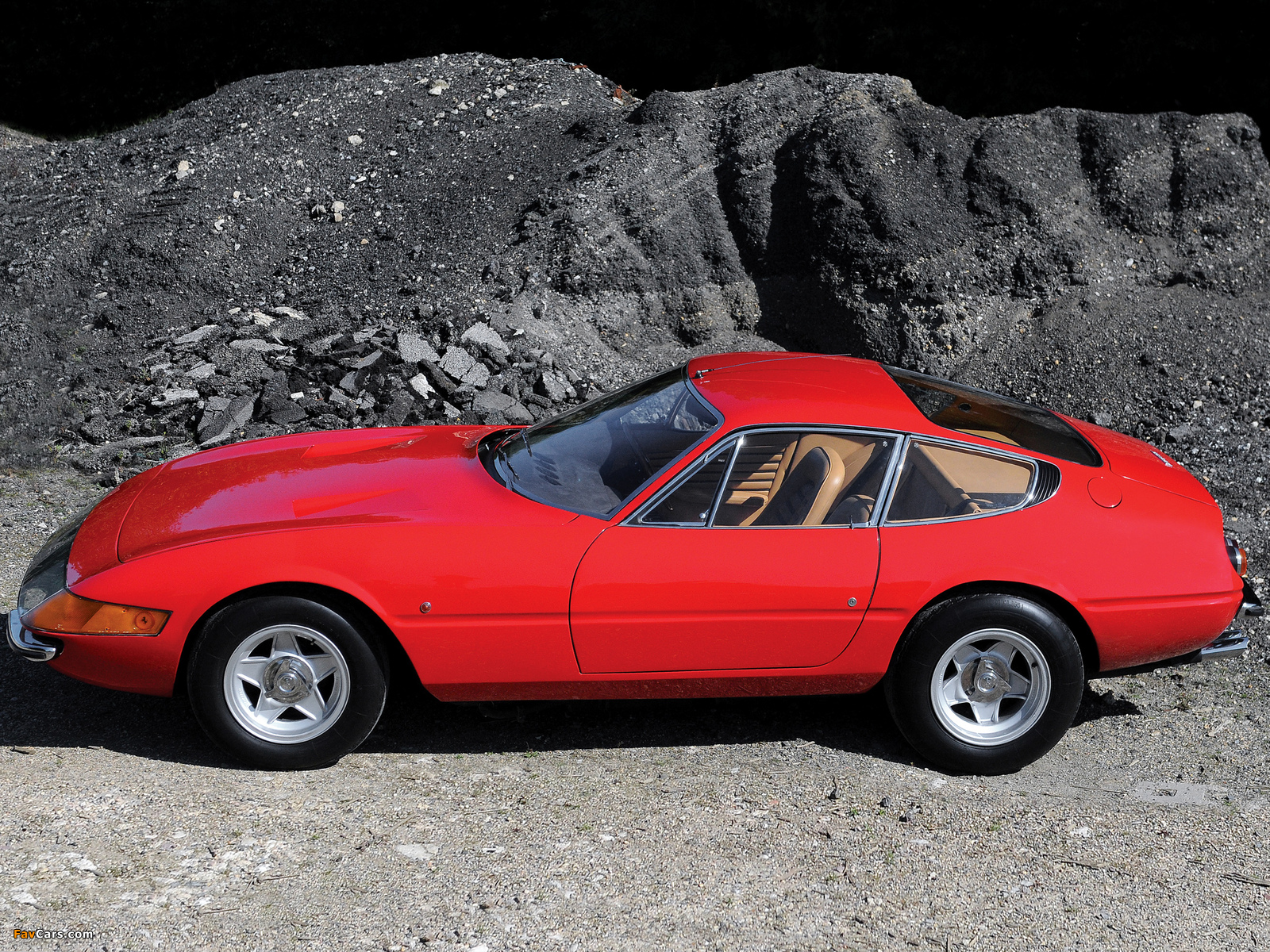 Images of Ferrari 365 GTB/4 Daytona UK-spec 1968–71 (1600 x 1200)