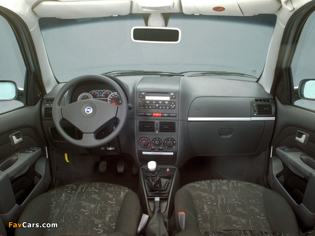 Photos of Fiat Palio 5-door (178) 2004–07 (640 x 480)