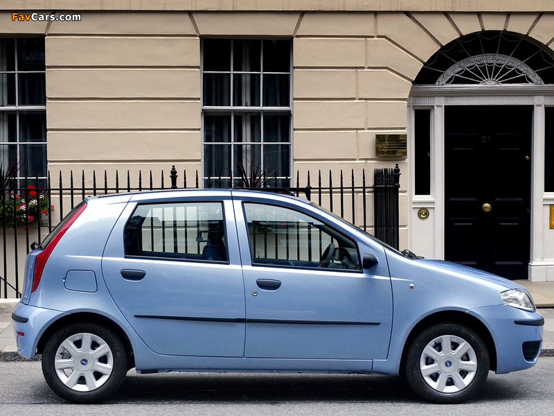 Photos of Fiat Punto 5-door UK-spec (188) 2003–05 (800 x 600)