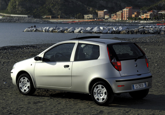 Photos of Fiat Punto 3-door (188) 2003–07