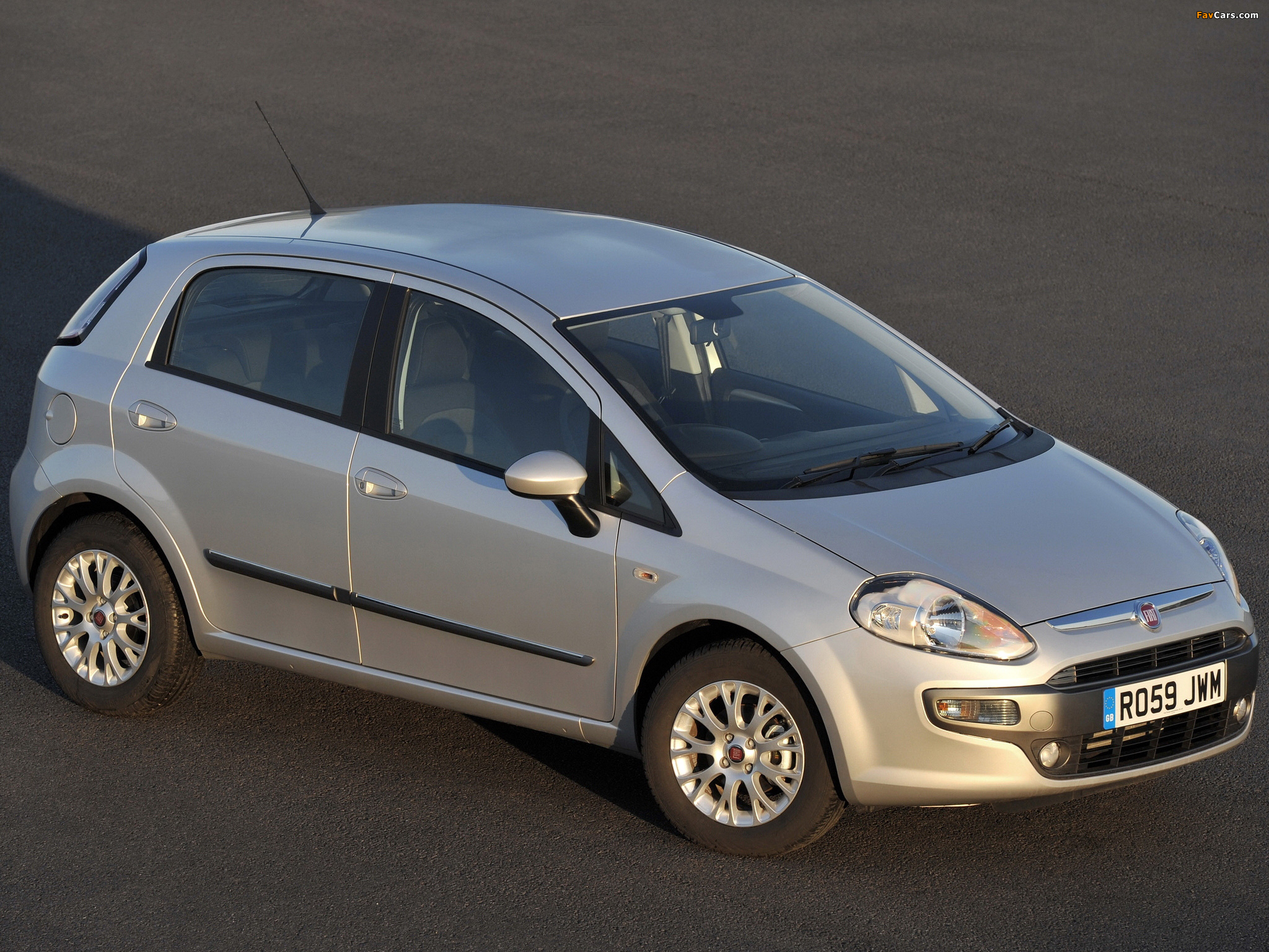 Photos of Fiat Punto Evo 5-door UK-spec (199) 2010–12 (2048 x 1536)