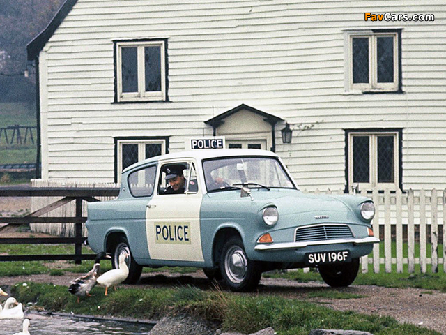 Ford Anglia Police (105E) photos (640 x 480)