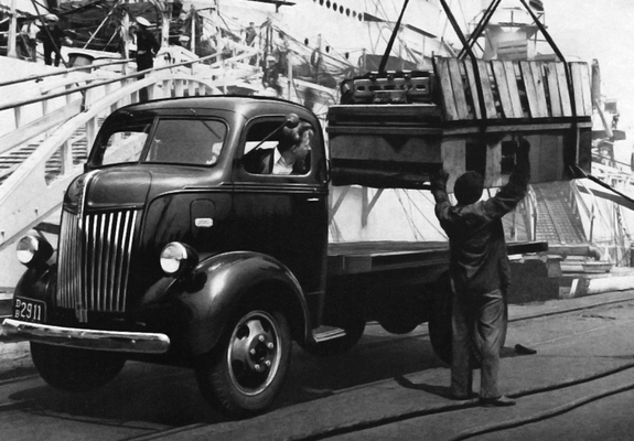 Pictures of Ford COE 1941–42