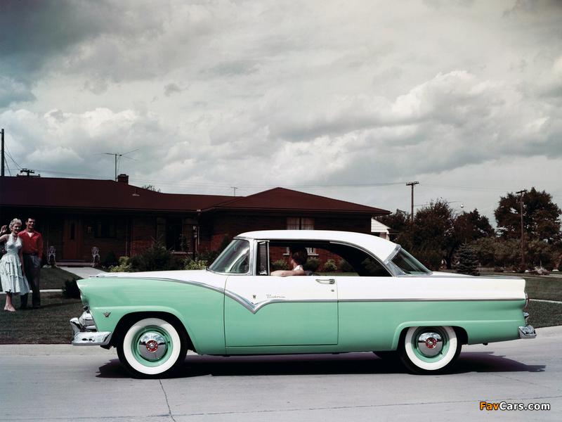 Images of Ford Crestline Victoria Hardtop 1955 (800 x 600)