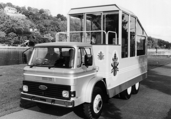 Pictures of Ford D-Series Popemobile 1979