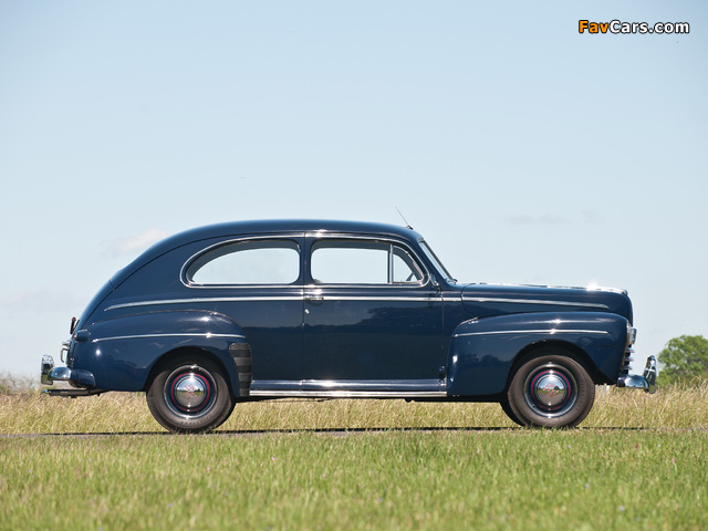 Ford V8 Super Deluxe Tudor Sedan (69A-70B) 1946 photos (640 x 480)