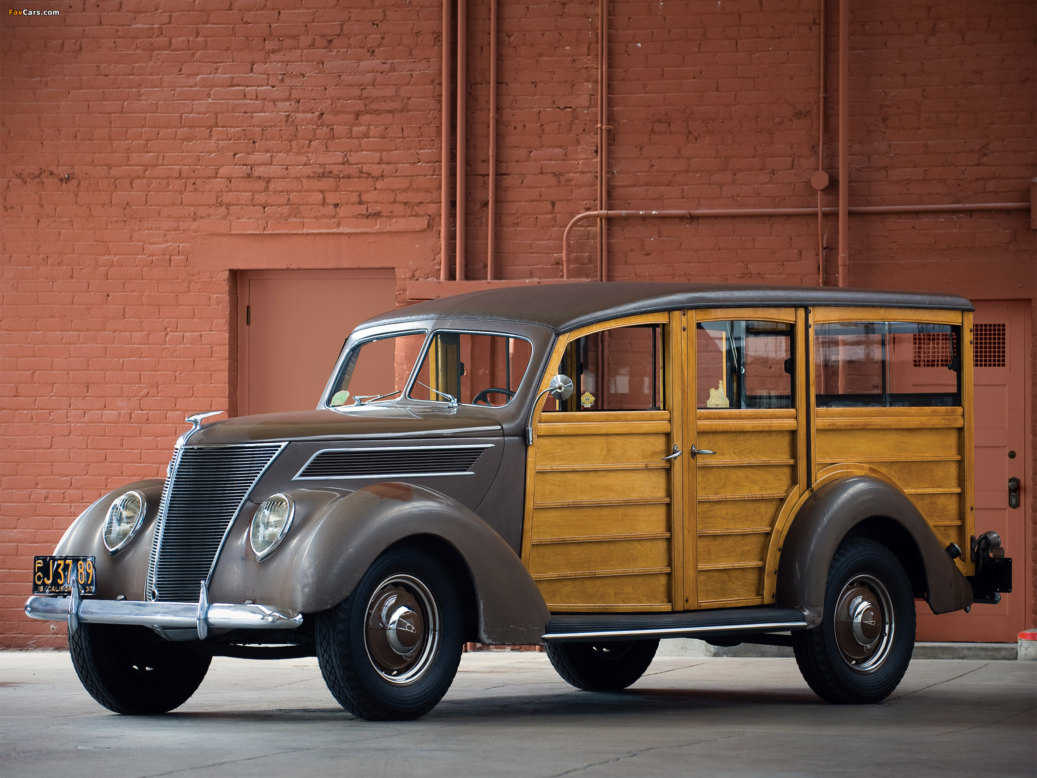 Images of Ford V8 Deluxe Station Wagon 1937 (2048 x 1536)