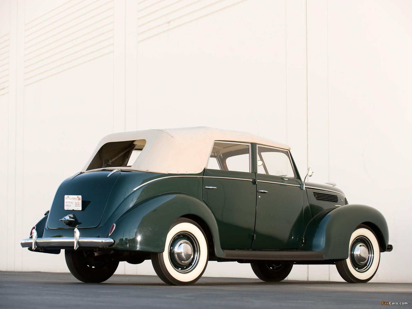 Images of Ford V8 Deluxe Convertible Sedan (81A-740) 1938 (1600 x 1200)