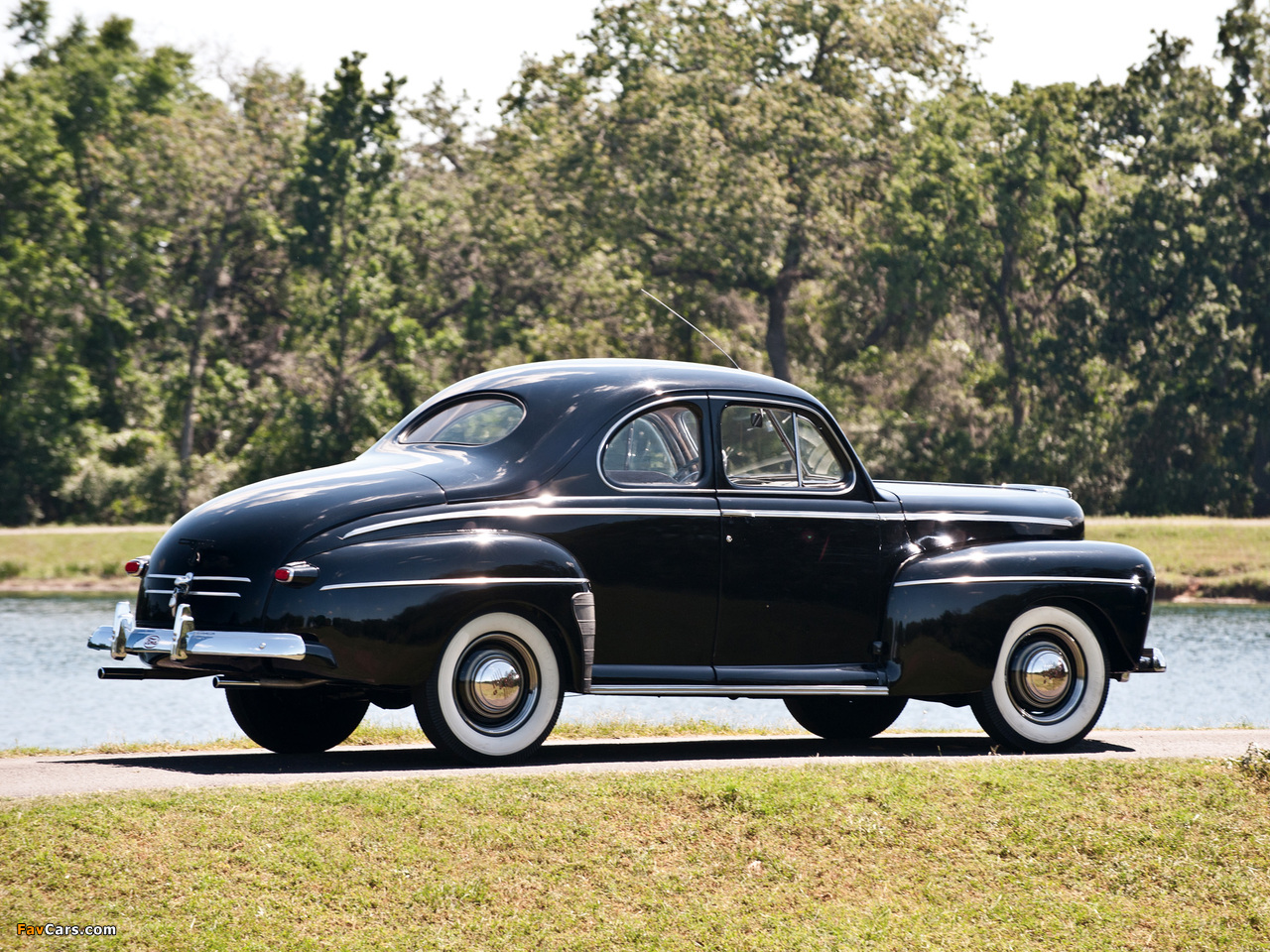 Images of Ford V8 Super Deluxe Business Coupe (69A-77B) 1946 (1280 x 960)