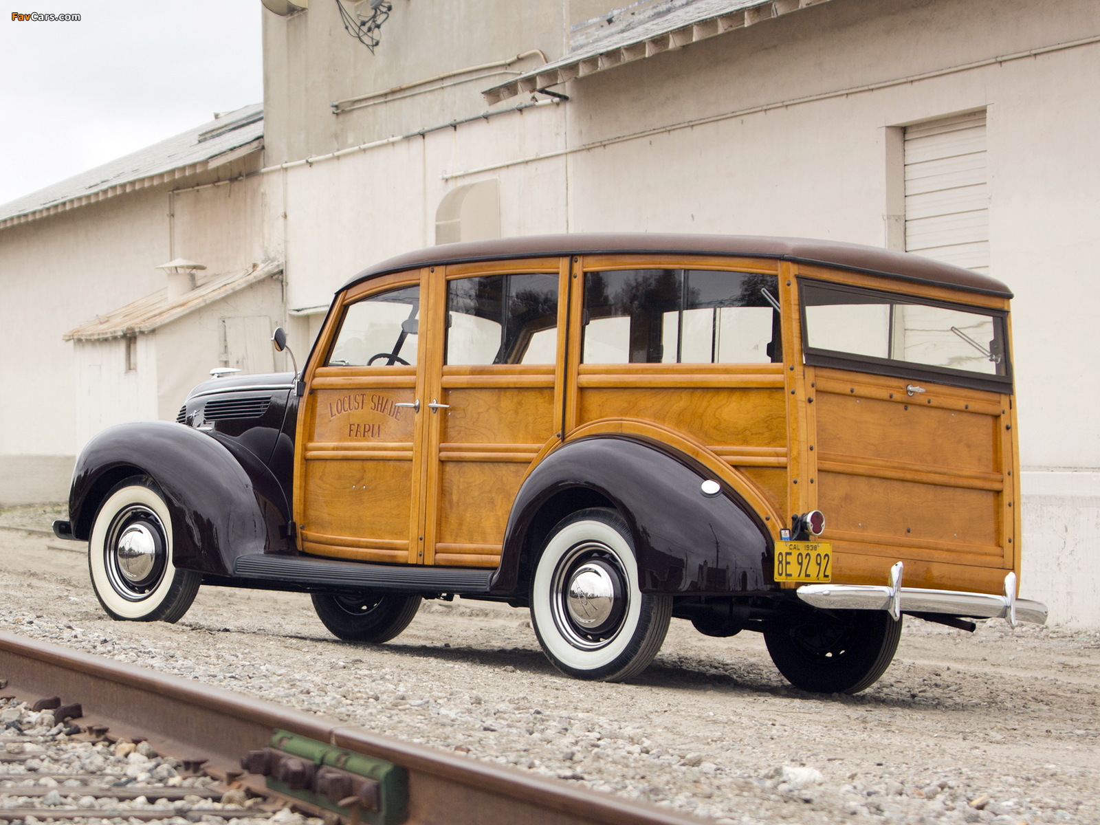 Photos of Ford V8 Deluxe Station Wagon (81A-790) 1938 (1600 x 1200)