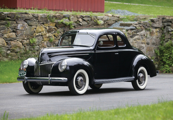 Photos of Ford V8 Deluxe 5-window Coupe 1939