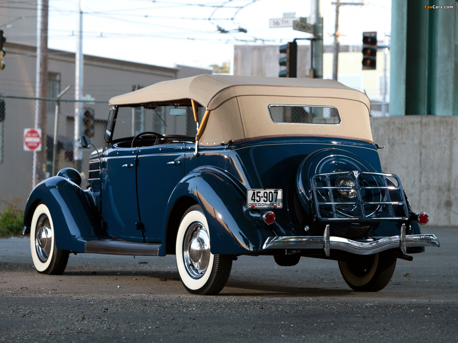Pictures of Ford V8 Deluxe Phaeton (68-750) 1936 (1600 x 1200)