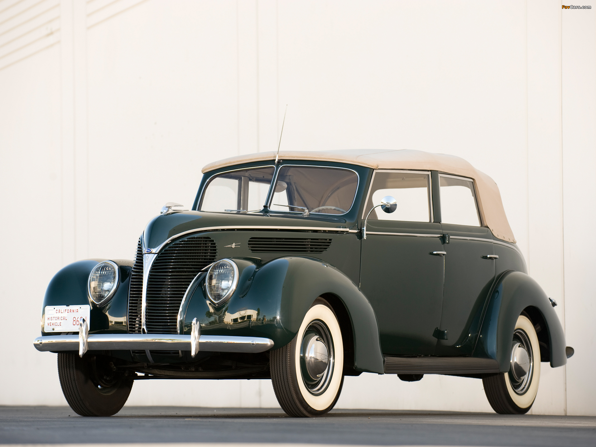 Pictures of Ford V8 Deluxe Convertible Sedan (81A-740) 1938 (2048 x 1536)