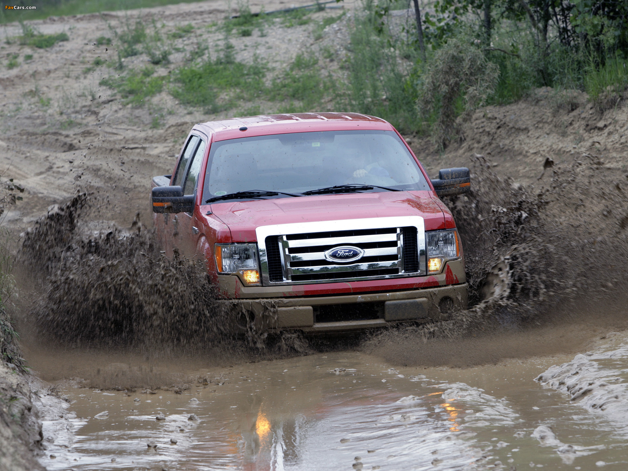 Форд пикап в грязи бесплатно