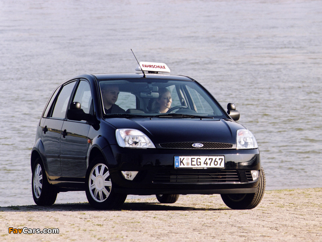 Images of Ford Fiesta Fahrschule 5-door 2002–05 (640 x 480)