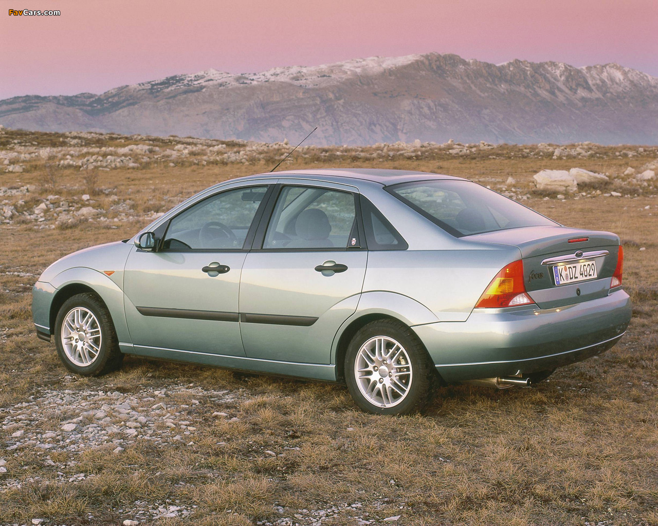Ford Focus Sedan 1998–2001 wallpapers (1280 x 1024)