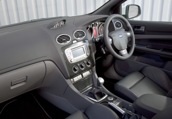 Ford Focus ST 3-door UK-spec 2008–10 images