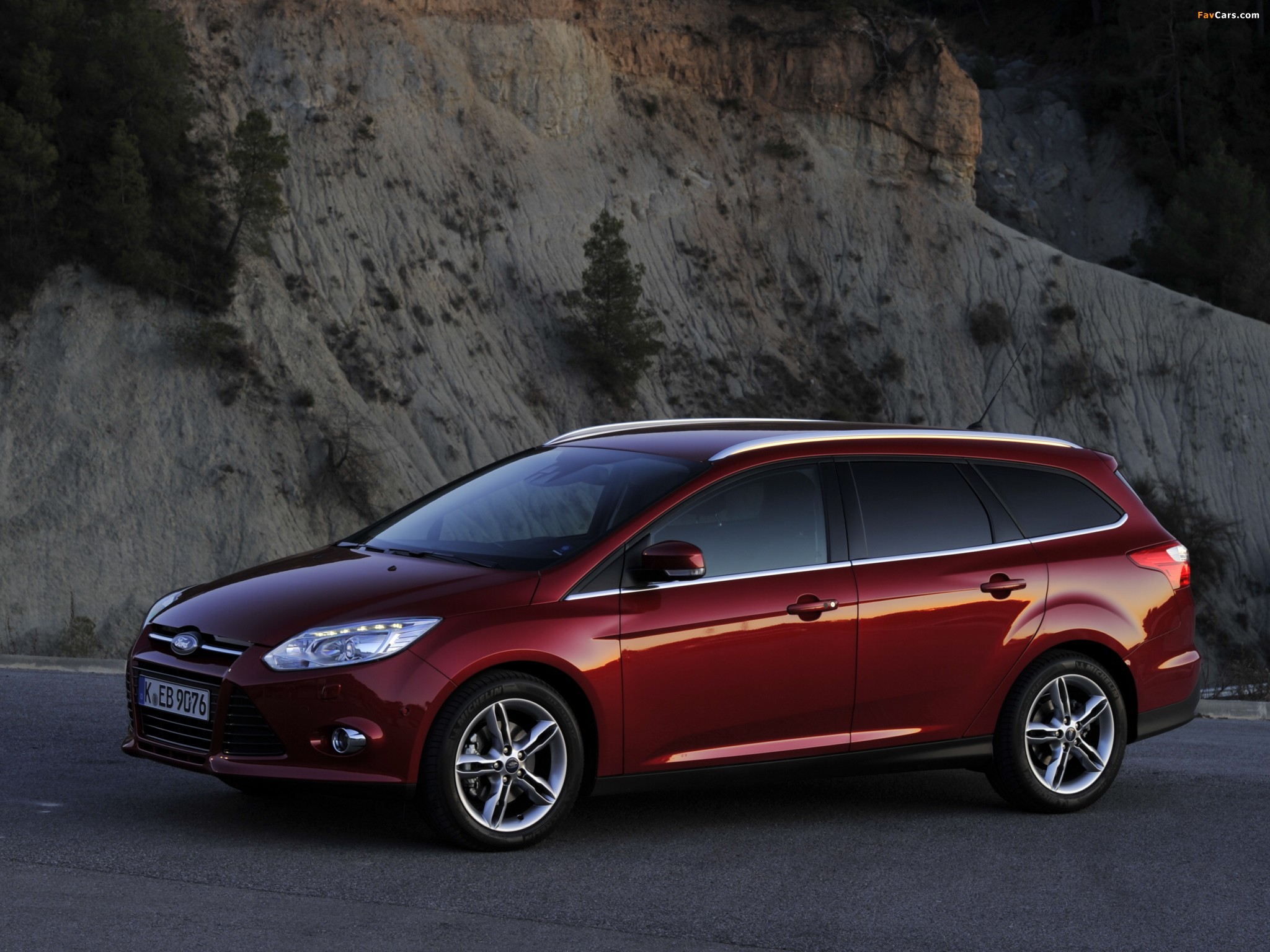Ford Focus Wagon 2010 wallpapers (2048 x 1536)