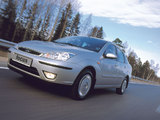 Images of Ford Focus Sedan 2001–04
