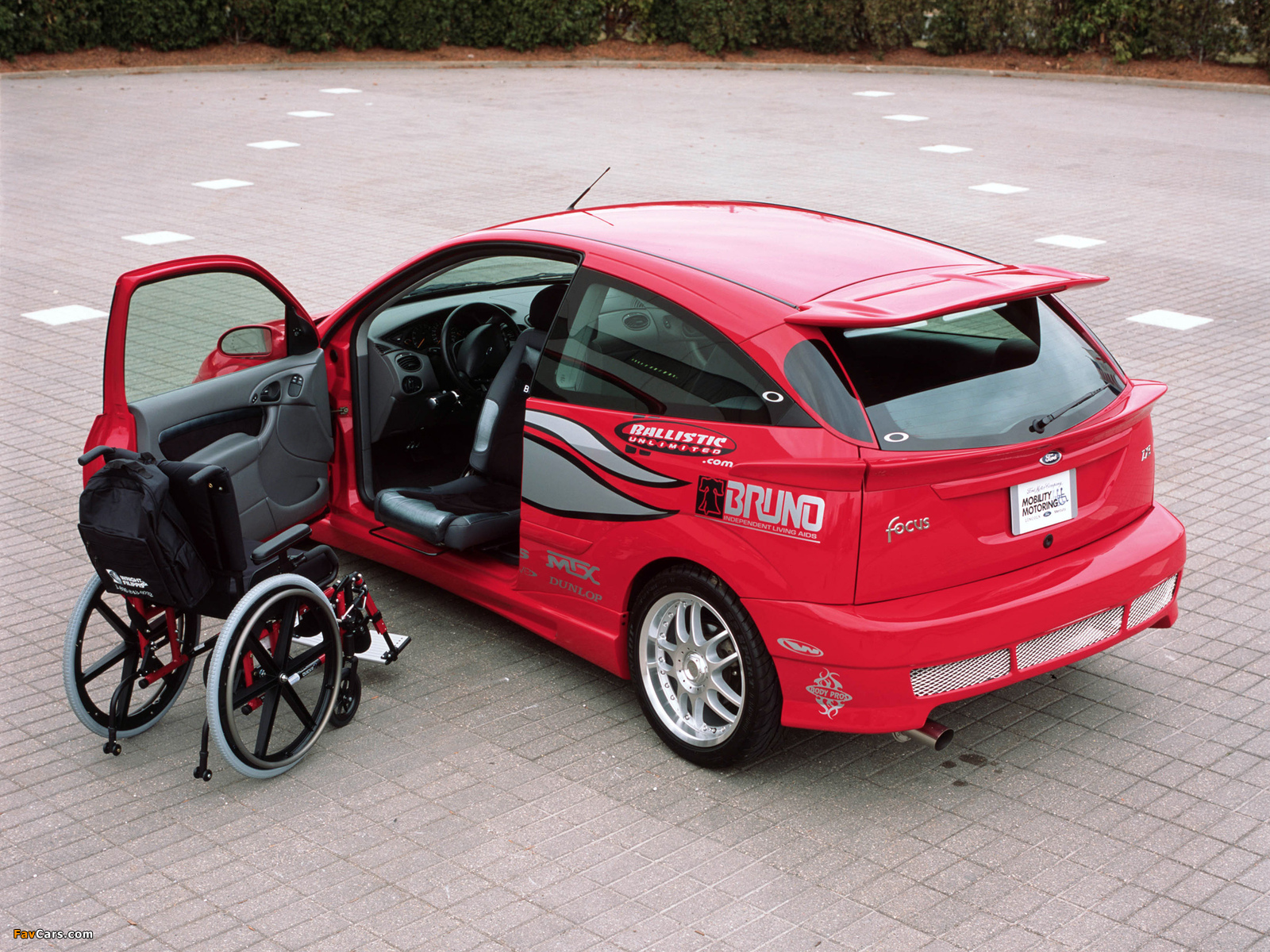 Images of Ford Focus ZX3 Mobility Show Car 2002 (1600 x 1200)