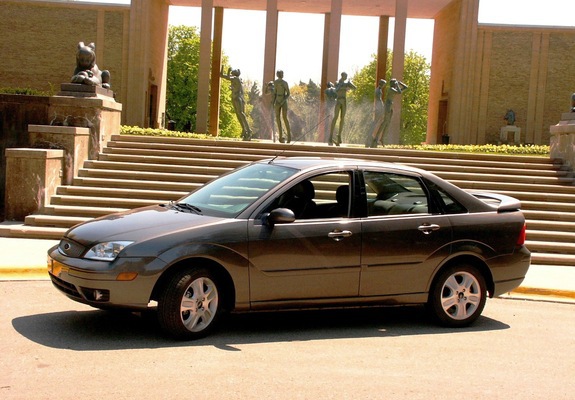 Images of Ford Focus ZX4 2005–07