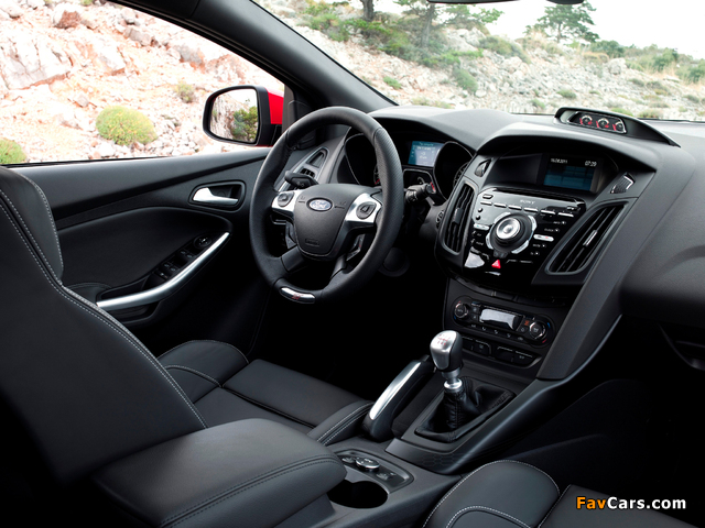 Images of Ford Focus ST Wagon 2012 (640 x 480)
