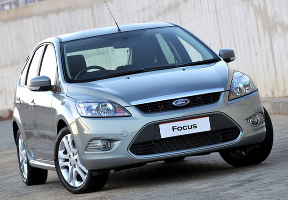 Photos of Ford Focus 5-door ZA-spec 2009–10