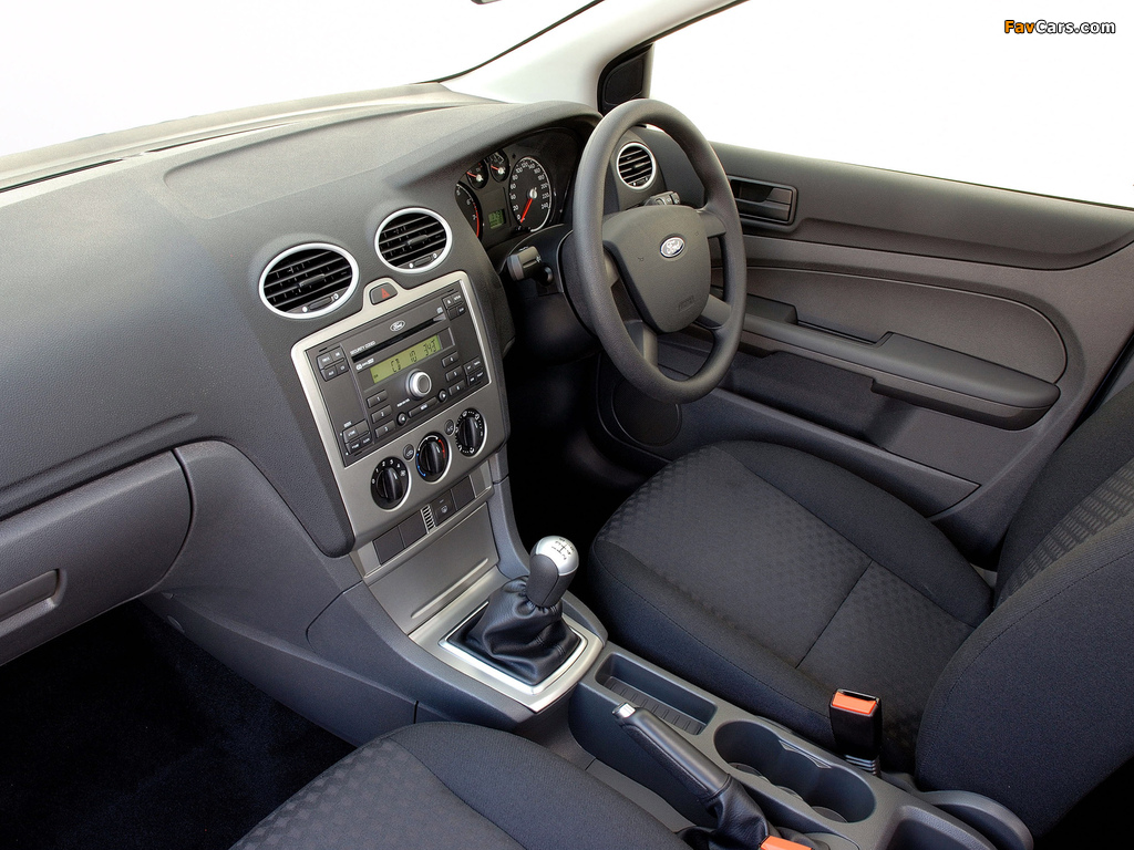 Pictures of Ford Focus 5-door ZA-spec 2005–06 (1024 x 768)