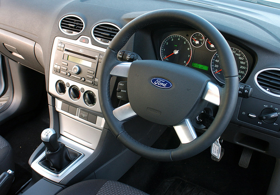 Pictures of Ford Focus 5-door ZA-spec 2005–06